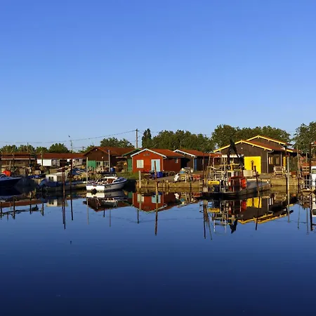 Дом отдыха Spacieuse Sous Les Pins & Piscine