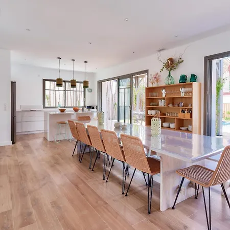 Casa de Férias Spacieuse Sous Les Pins & Piscine *