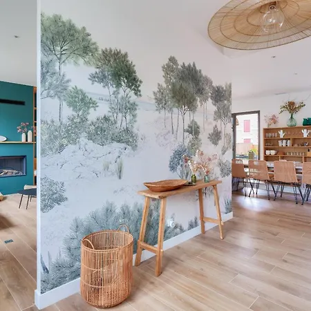 Holiday home Spacieuse Sous Les Pins & Piscine