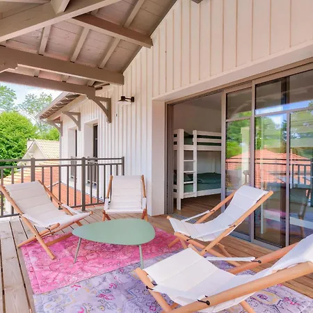 Spacieuse Sous Les Pins & Piscine