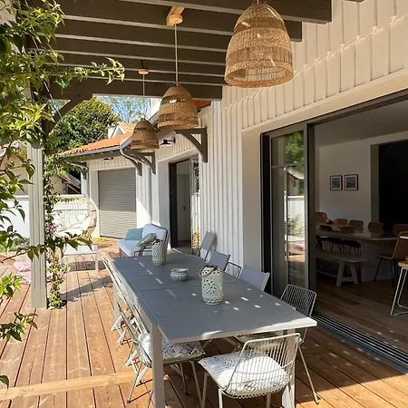 Spacieuse Sous Les Pins & Piscine Holiday home