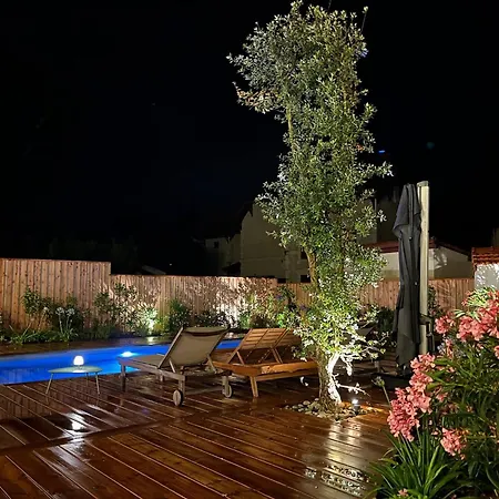 Casa de Férias Spacieuse Sous Les Pins & Piscine