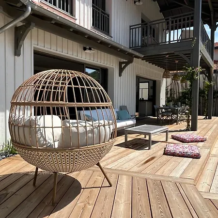 Casa de Férias Spacieuse Sous Les Pins & Piscine Andernos-les-Bains