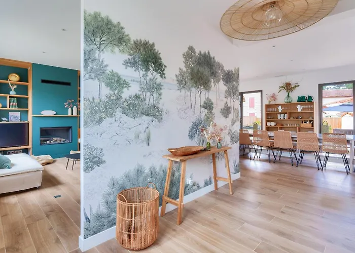 Feriehus Spacieuse Sous Les Pins & Piscine