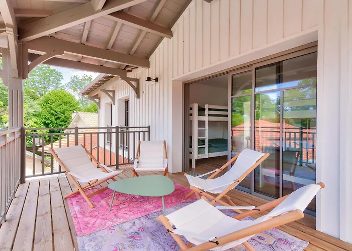 Spacieuse Sous Les Pins & Piscine