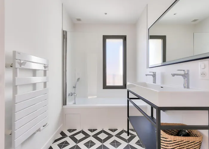 Spacieuse Sous Les Pins & Piscine Feriehus