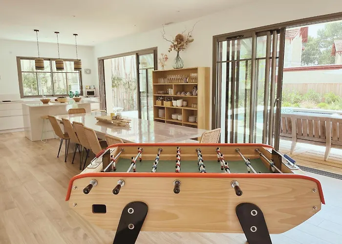 Spacieuse Sous Les Pins & Piscine Feriehus *