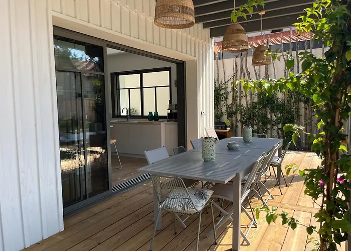 Spacieuse Sous Les Pins & Piscine *